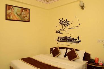 هتل Oyo Room Nims Kukas