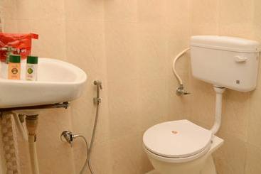 هتل Oyo Room Nims Kukas