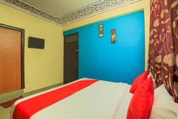 هتل Oyo Room Nims Kukas