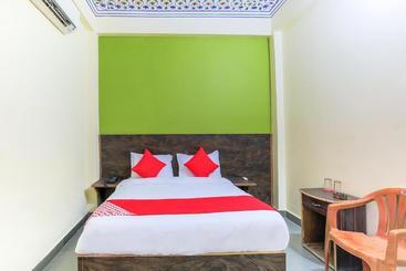 هتل Oyo Room Nims Kukas