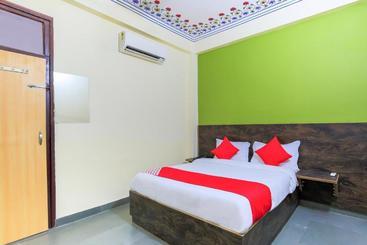 هتل Oyo Room Nims Kukas