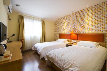 Motel Shenyang North Railway Station North Exit