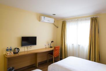 Motel Shenyang North Railway Station North Exit