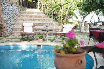 B & B Stillachiara