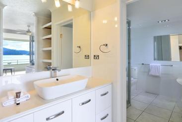 Lagoon Apartments On Hamilton Island By Hiha