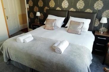 تختخواب و صبحانه The Lansbury Guest House