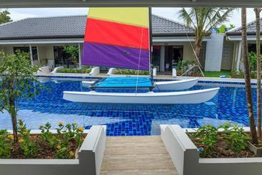 استراحتگاه Tuana Hotels Brook Pool Access