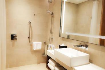 هتل Hilton Garden Inn Shangrila