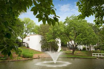 Griffin Hotel, An Official Colonial Williamsburg