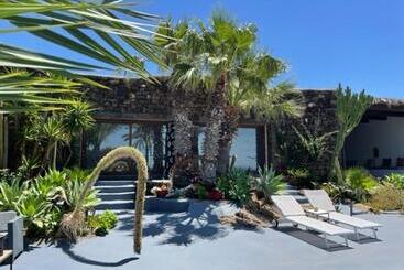 تختخواب و صبحانه Don Mario Resort Adults Only