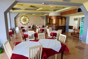 בית מלון כפרי Edva Resort