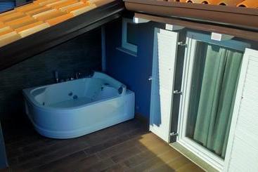 تختخواب و صبحانه Rooms Maison 3 Magnoni