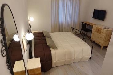 تختخواب و صبحانه Rooms Maison 3 Magnoni