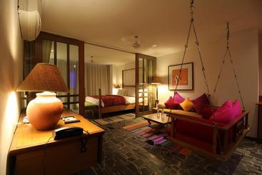 هتل The Sky Imperial Aarivaa Luxury Stays