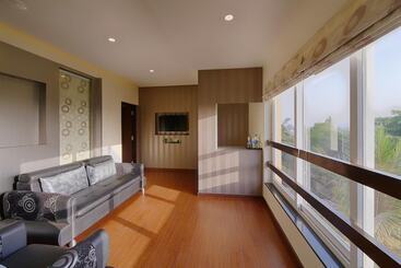 هتل Priyadarshini Pride