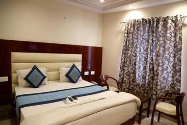 هتل Plaza Saphire At New Delhi Railway Station