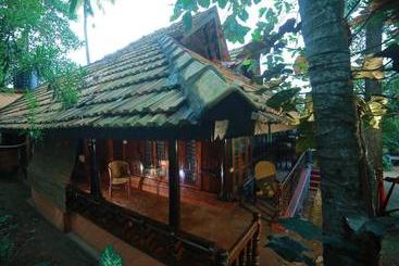 استراحتگاه Varkala Marine Palace