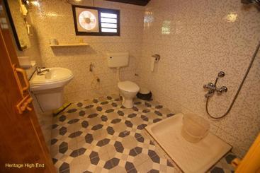 استراحتگاه Varkala Marine Palace