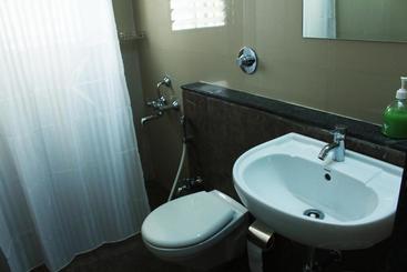 تختخواب و صبحانه Aashiyana Inn