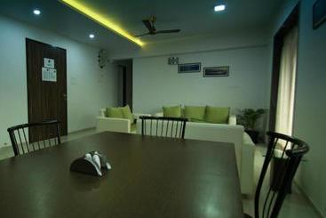 تختخواب و صبحانه Aashiyana Inn