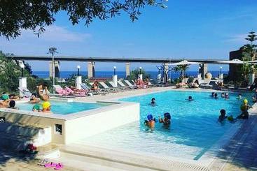 تختخواب و صبحانه Agriturismo Villa Orchidea