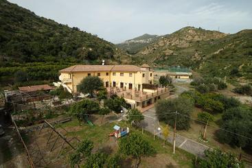 تختخواب و صبحانه Agriturismo Villa Orchidea