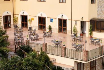 تختخواب و صبحانه Agriturismo Villa Orchidea