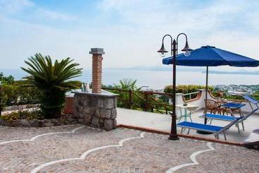 تختخواب و صبحانه Relais Maison De Charles