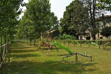 تختخواب و صبحانه Agriturismo Cascina Fiamberta