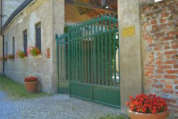 تختخواب و صبحانه Agriturismo Cascina Fiamberta