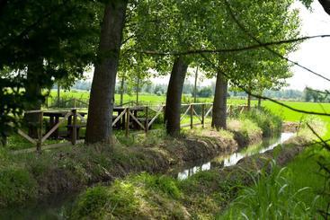 تختخواب و صبحانه Agriturismo Cascina Fiamberta
