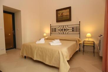 צימר Villa Lucrezio Resort
