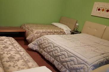 B&b Bed& Fly   Mamma Mia