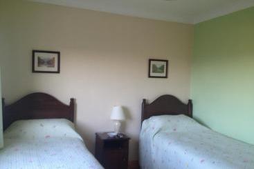 تختخواب و صبحانه Bayview House