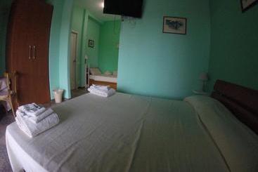 تختخواب و صبحانه Guest House Villa Di Judighes