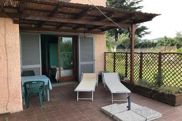 تختخواب و صبحانه Guest House Villa Di Judighes
