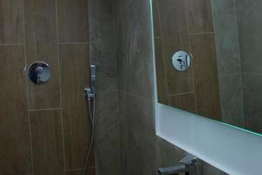 B&b44