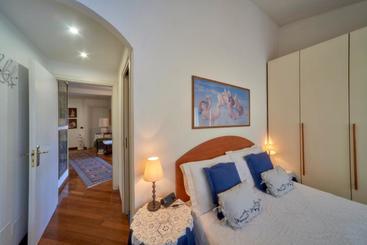 تختخواب و صبحانه Tosca House