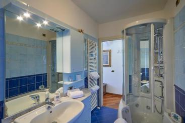تختخواب و صبحانه Tosca House