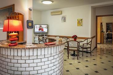 هتل Albergo Edera