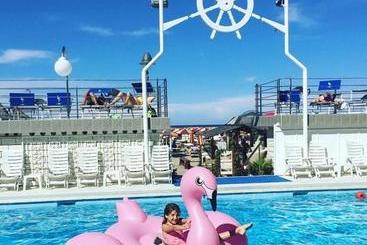 هتل Flamingo