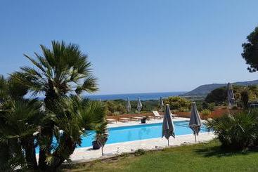هتل Hôtel Les Bouis   Vue Mer
