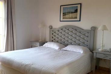 هتل Hôtel Les Bouis   Vue Mer