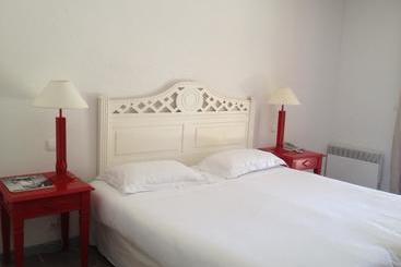 هتل Hôtel Les Bouis   Vue Mer