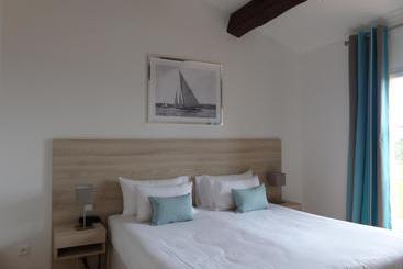هتل Hôtel Les Bouis   Vue Mer
