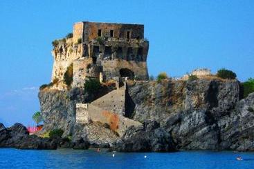 تختخواب و صبحانه Porto Di Mare