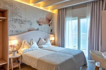 هتل Riviera Panoramic Green Resort