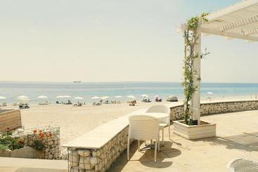 Drymades Inn Resort