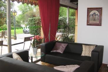 هتل Hôtel Les Pavillons Du Golf