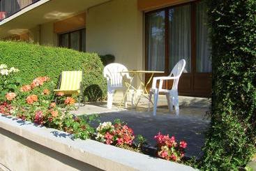 هتل Hôtel Les Pavillons Du Golf
